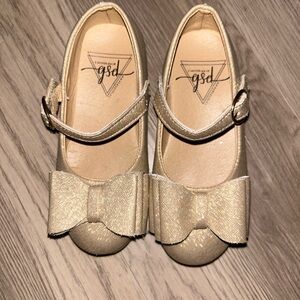 PipperDoodles Pop Squeaks Gold Bow Shoes SZ 10-10.5